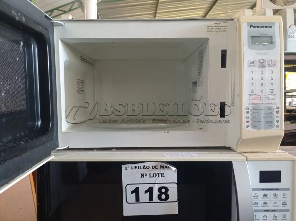LOTE 118 - 03 MICRO-ONDAS MARCAS E MODELOS DIVERSOS. (NO ESTADO) ATENÇÃO! FAZER A VISITAÇÃO ANTES DE ARREMATAR, NÃO SABEMOS SE FUNCIONA. LEILÃO NÃO TEM GARANTIA E NEM DEVOLUÇÃO, SUJEITO A POSSÍVEIS AVARIAS VISÍVEIS/OCULTAS E/OU AUSÊNCIA DE COMPONENTES.