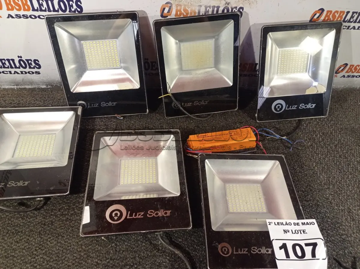LOTE 107 - 06 PAINÉIS DE LED MARCAS E MODELOS DIVERSOS. (NO ESTADO) ATENÇÃO! FAZER A VISITAÇÃO ANTES DE ARREMATAR, NÃO SABEMOS SE FUNCIONA. LEILÃO NÃO TEM GARANTIA E NEM DEVOLUÇÃO, SUJEITO A POSSÍVEIS AVARIAS VISÍVEIS/OCULTAS E/OU AUSÊNCIA DE COMPONENTES.