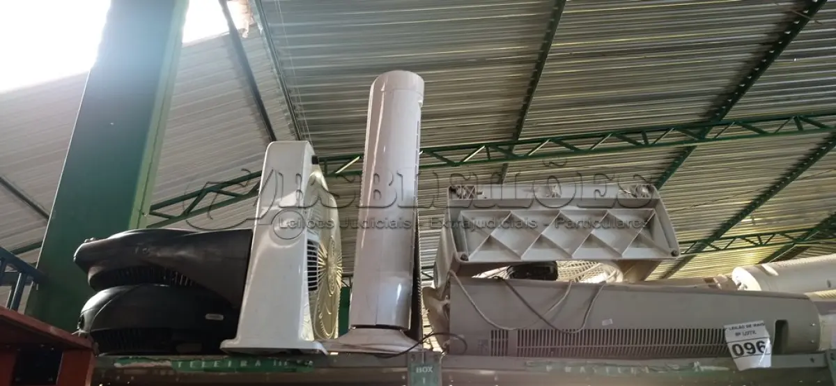 LOTE 096 - 01 LOTE COM VÁRIOS VENTILADORES MARCAS E MODELOS DIVERSOS. (NO ESTADO) ATENÇÃO! FAZER A VISITAÇÃO ANTES DE ARREMATAR, NÃO SABEMOS SE FUNCIONA. LEILÃO NÃO TEM GARANTIA E NEM DEVOLUÇÃO, SUJEITO A POSSÍVEIS AVARIAS VISÍVEIS/OCULTAS E/OU AUSÊNCIA DE COMPONENTES.