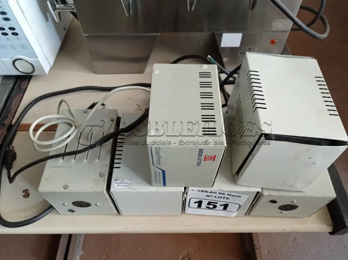 LOTE 151 - 06 AUTOTRANSFORMADORES MARCAS E MODELOS DIVERSOS. (NO ESTADO) ATENÇÃO! FAZER A VISITAÇÃO ANTES DE ARREMATAR, NÃO SABEMOS SE FUNCIONA. LEILÃO NÃO TEM GARANTIA E NEM DEVOLUÇÃO, SUJEITO A POSSÍVEIS AVARIAS VISÍVEIS/OCULTAS E/OU AUSÊNCIA DE COMPONENTES.