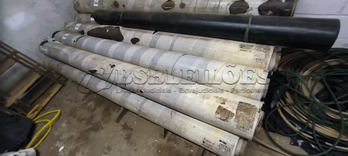 LOTE 121 - 02 ROLOS DE MANTAS REINFORCE MADE USA 3,00M X 10,00MPOLIOLEFINAS TERMOPLASTICA FLEXIVEL (NO ESTADO)