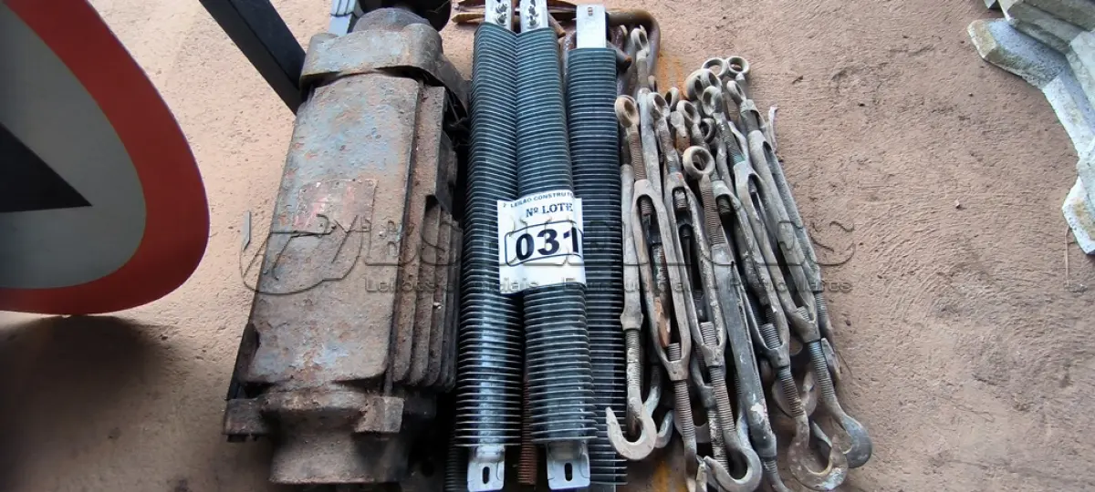 LOTE 031 - 01 MOTOR ELÉTRICO E ESTICADORES DE CABOS (NO ESTADO)