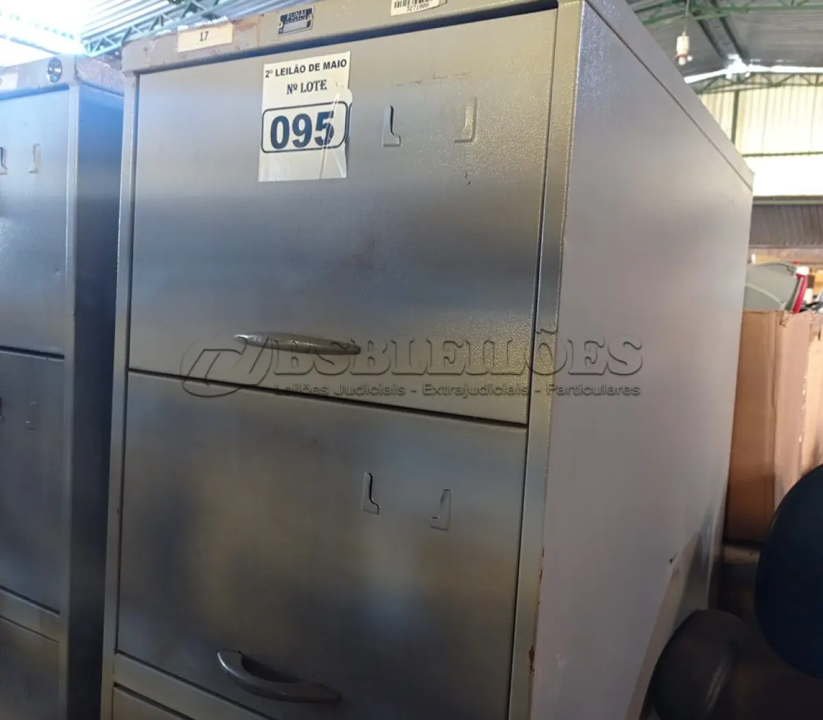 LOTE 095 - 01 ARQUIVO DE AÇO COM 04 GAVETAS. (NO ESTADO) ATENÇÃO! FAZER A VISITAÇÃO ANTES DE ARREMATAR, NÃO SABEMOS SE FUNCIONA. LEILÃO NÃO TEM GARANTIA E NEM DEVOLUÇÃO, SUJEITO A POSSÍVEIS AVARIAS VISÍVEIS/OCULTAS E/OU AUSÊNCIA DE COMPONENTES.