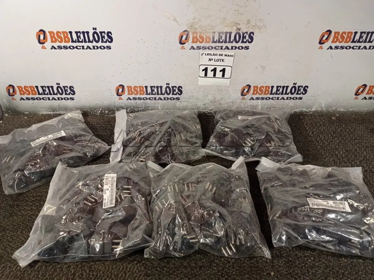 LOTE 111 - 01 LOTE COM GRANDE QUANTIDADE DE ADAPTADORES 10AMP 2P+T. (NO ESTADO) ATENÇÃO! FAZER A VISITAÇÃO ANTES DE ARREMATAR, NÃO SABEMOS SE FUNCIONA. LEILÃO NÃO TEM GARANTIA E NEM DEVOLUÇÃO, SUJEITO A POSSÍVEIS AVARIAS VISÍVEIS/OCULTAS E/OU AUSÊNCIA DE COMPONENTES.