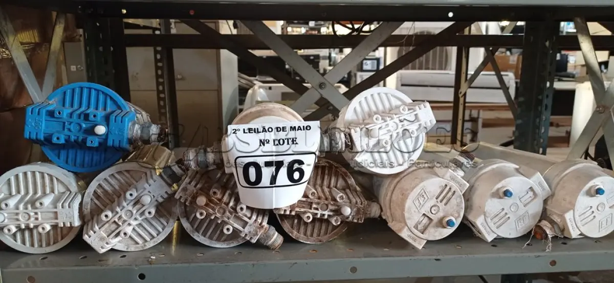 LOTE 076 - 10 FILTROS PARA CAIXA D’AGUA TIPO CAVALETE. (NO ESTADO) ATENÇÃO! FAZER A VISITAÇÃO ANTES DE ARREMATAR, NÃO SABEMOS SE FUNCIONA. LEILÃO NÃO TEM GARANTIA E NEM DEVOLUÇÃO, SUJEITO A POSSÍVEIS AVARIAS VISÍVEIS/OCULTAS E/OU AUSÊNCIA DE COMPONENTES.
