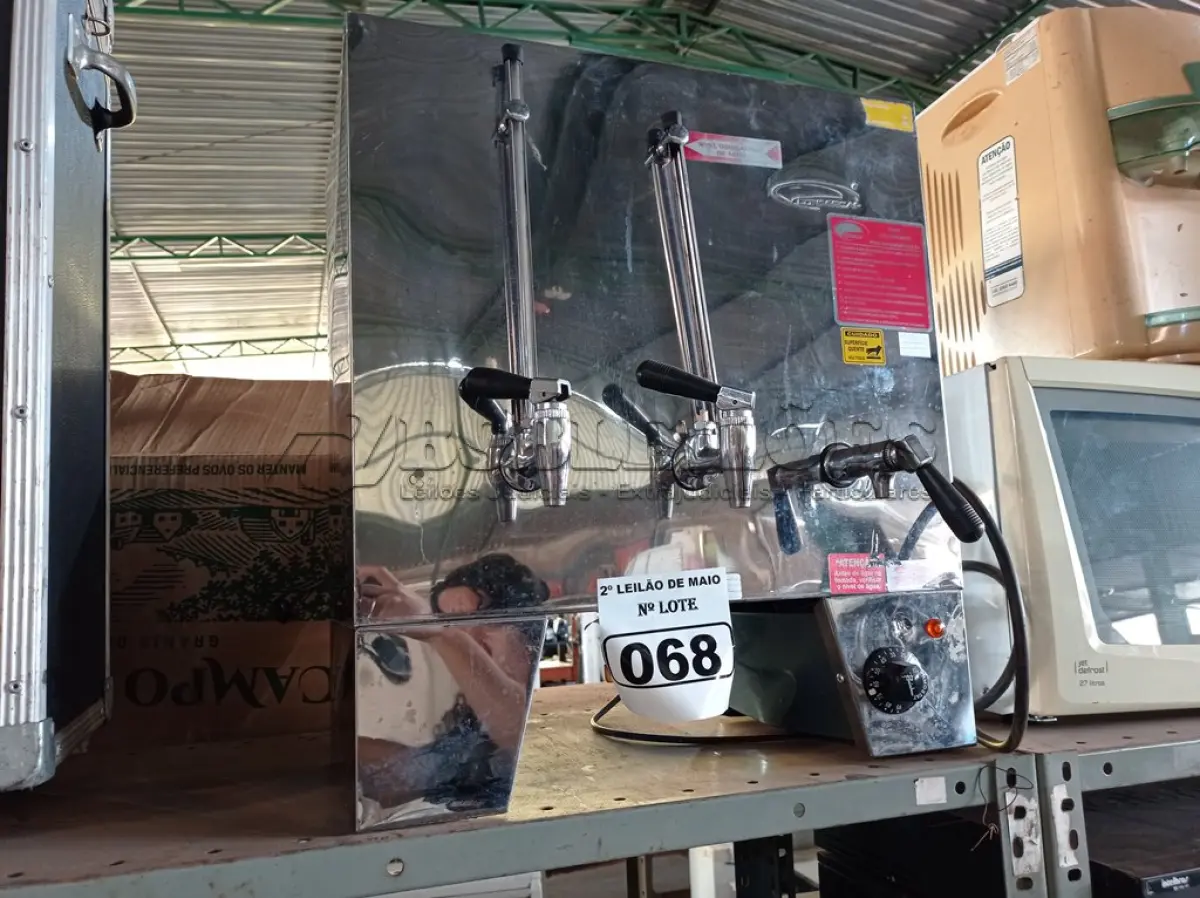 LOTE 068 - 01 CAFETEIRA INDUSTRIAL. (NO ESTADO) ATENÇÃO! FAZER A VISITAÇÃO ANTES DE ARREMATAR, NÃO SABEMOS SE FUNCIONA. LEILÃO NÃO TEM GARANTIA E NEM DEVOLUÇÃO, SUJEITO A POSSÍVEIS AVARIAS VISÍVEIS/OCULTAS E/OU AUSÊNCIA DE COMPONENTES.
