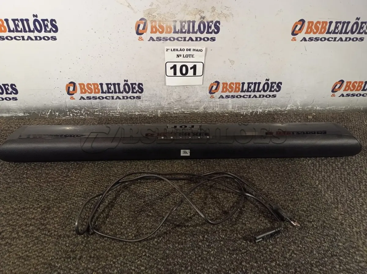 LOTE 101 - 01 SOUNDBAR WIRELESS SUBWOOFER JBL MODELO CINEMA SB 150. (NO ESTADO) ATENÇÃO! FAZER A VISITAÇÃO ANTES DE ARREMATAR, NÃO SABEMOS SE FUNCIONA. LEILÃO NÃO TEM GARANTIA E NEM DEVOLUÇÃO, SUJEITO A POSSÍVEIS AVARIAS VISÍVEIS/OCULTAS E/OU AUSÊNCIA DE COMPONENTES.