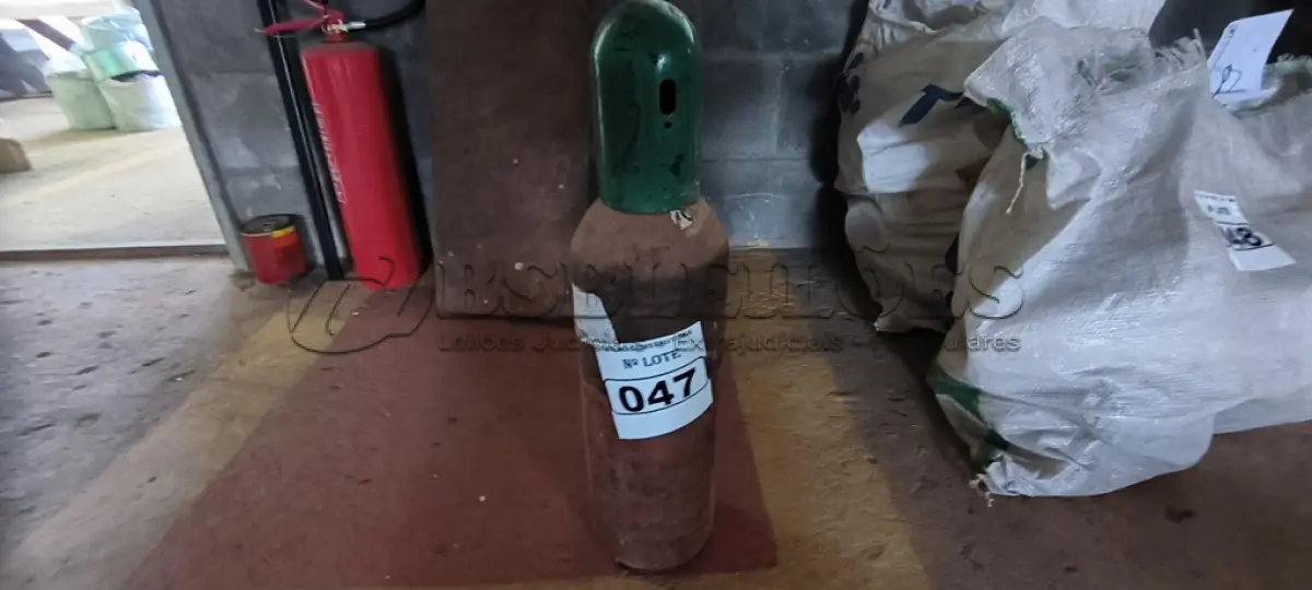 LOTE 047 - 01 CILINDRO DE ACETILENO PEQUENO E VAZIO (NO ESTADO)