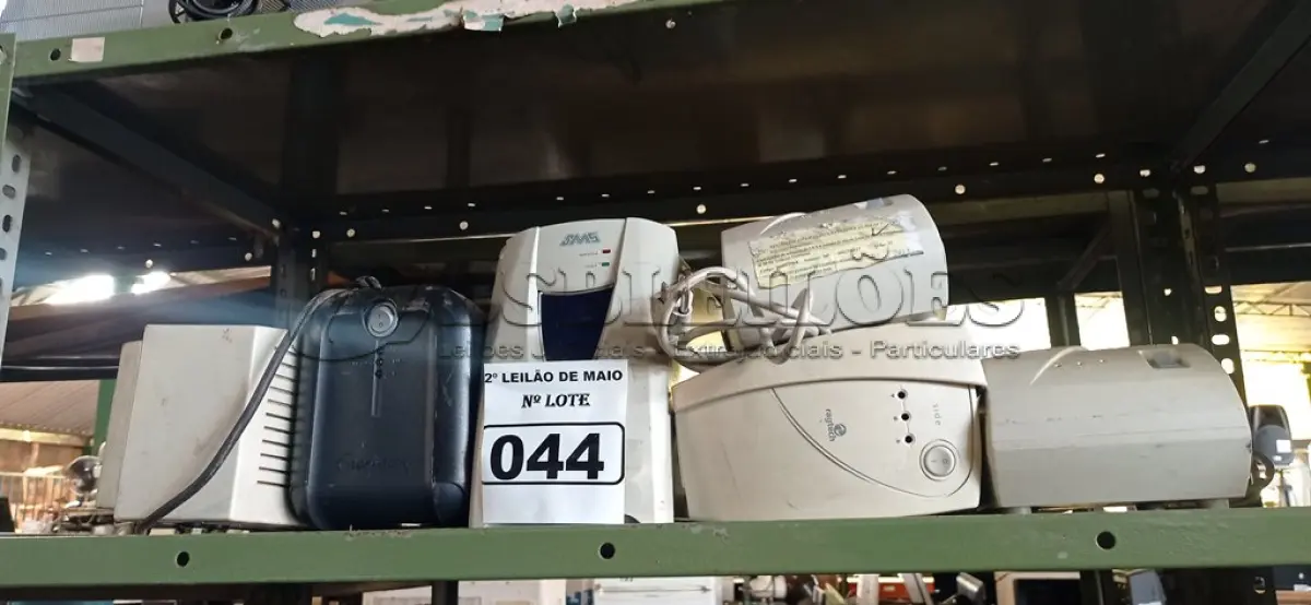 LOTE 044 - 01 NOBREAK E 05 ESTABILIZADORES MARCAS E MODELOS DIVERSOS. (NO ESTADO) ATENÇÃO! FAZER A VISITAÇÃO ANTES DE ARREMATAR, NÃO SABEMOS SE FUNCIONA. LEILÃO NÃO TEM GARANTIA E NEM DEVOLUÇÃO, SUJEITO A POSSÍVEIS AVARIAS VISÍVEIS/OCULTAS E/OU AUSÊNCIA DE COMPONENTES.