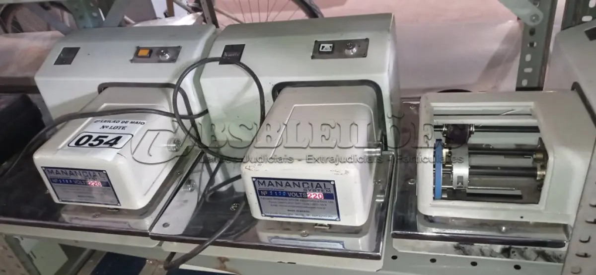 LOTE 054 - 03 MAQUINAS DE ASSINAR MARCA MANANCIAL SYSTEM 220V. (NO ESTADO) ATENÇÃO! FAZER A VISITAÇÃO ANTES DE ARREMATAR, NÃO SABEMOS SE FUNCIONA. LEILÃO NÃO TEM GARANTIA E NEM DEVOLUÇÃO, SUJEITO A POSSÍVEIS AVARIAS VISÍVEIS/OCULTAS E/OU AUSÊNCIA DE COMPONENTES.