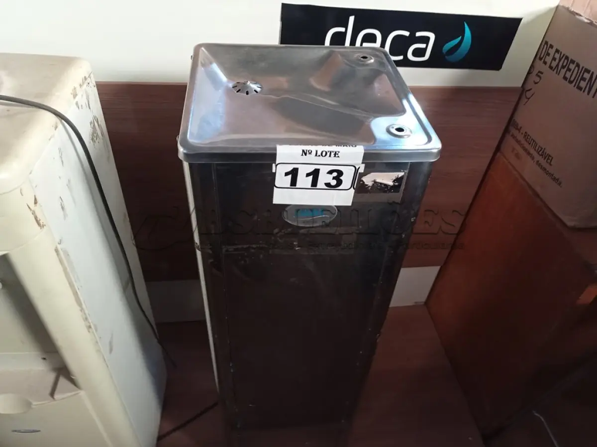 LOTE 113 - 01 BEBEDOURO EM AÇO INOX MARCA IBBL 220V. (NO ESTADO) ATENÇÃO! FAZER A VISITAÇÃO ANTES DE ARREMATAR, NÃO SABEMOS SE FUNCIONA. LEILÃO NÃO TEM GARANTIA E NEM DEVOLUÇÃO, SUJEITO A POSSÍVEIS AVARIAS VISÍVEIS/OCULTAS E/OU AUSÊNCIA DE COMPONENTES.