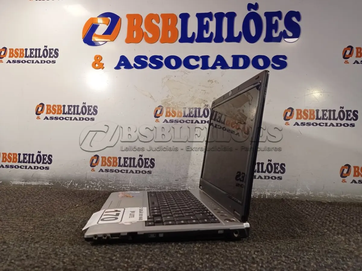 LOTE 170 - 01 NOTEBOOK MARCA POSITIVO MOBILE Z896. (NO ESTADO) ATENÇÃO! FAZER A VISITAÇÃO ANTES DE ARREMATAR, NÃO SABEMOS SE FUNCIONA. LEILÃO NÃO TEM GARANTIA E NEM DEVOLUÇÃO, SUJEITO A POSSÍVEIS AVARIAS VISÍVEIS/OCULTAS E/OU AUSÊNCIA DE COMPONENTES.