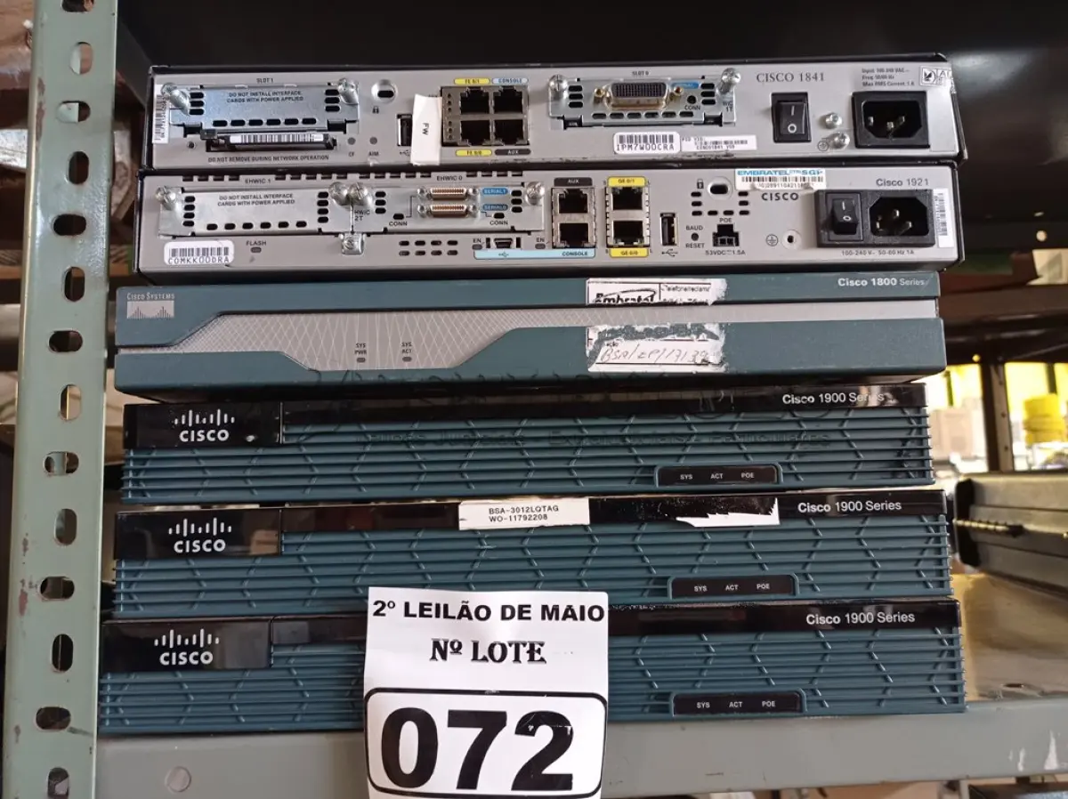 LOTE 072 - 06 ROTEADORES CISCO MODELOS DIVERSOS. (NO ESTADO) ATENÇÃO! FAZER A VISITAÇÃO ANTES DE ARREMATAR, NÃO SABEMOS SE FUNCIONA. LEILÃO NÃO TEM GARANTIA E NEM DEVOLUÇÃO, SUJEITO A POSSÍVEIS AVARIAS VISÍVEIS/OCULTAS E/OU AUSÊNCIA DE COMPONENTES.