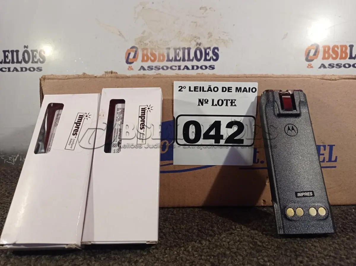 LOTE 042 - 01 LOTE COM VÁRIAS BATERIAS MOTOROLA 7.4V NTN9862D. (NO ESTADO) ATENÇÃO! FAZER A VISITAÇÃO ANTES DE ARREMATAR, NÃO SABEMOS SE FUNCIONA. LEILÃO NÃO TEM GARANTIA E NEM DEVOLUÇÃO, SUJEITO A POSSÍVEIS AVARIAS VISÍVEIS/OCULTAS E/OU AUSÊNCIA DE COMPONENTES.