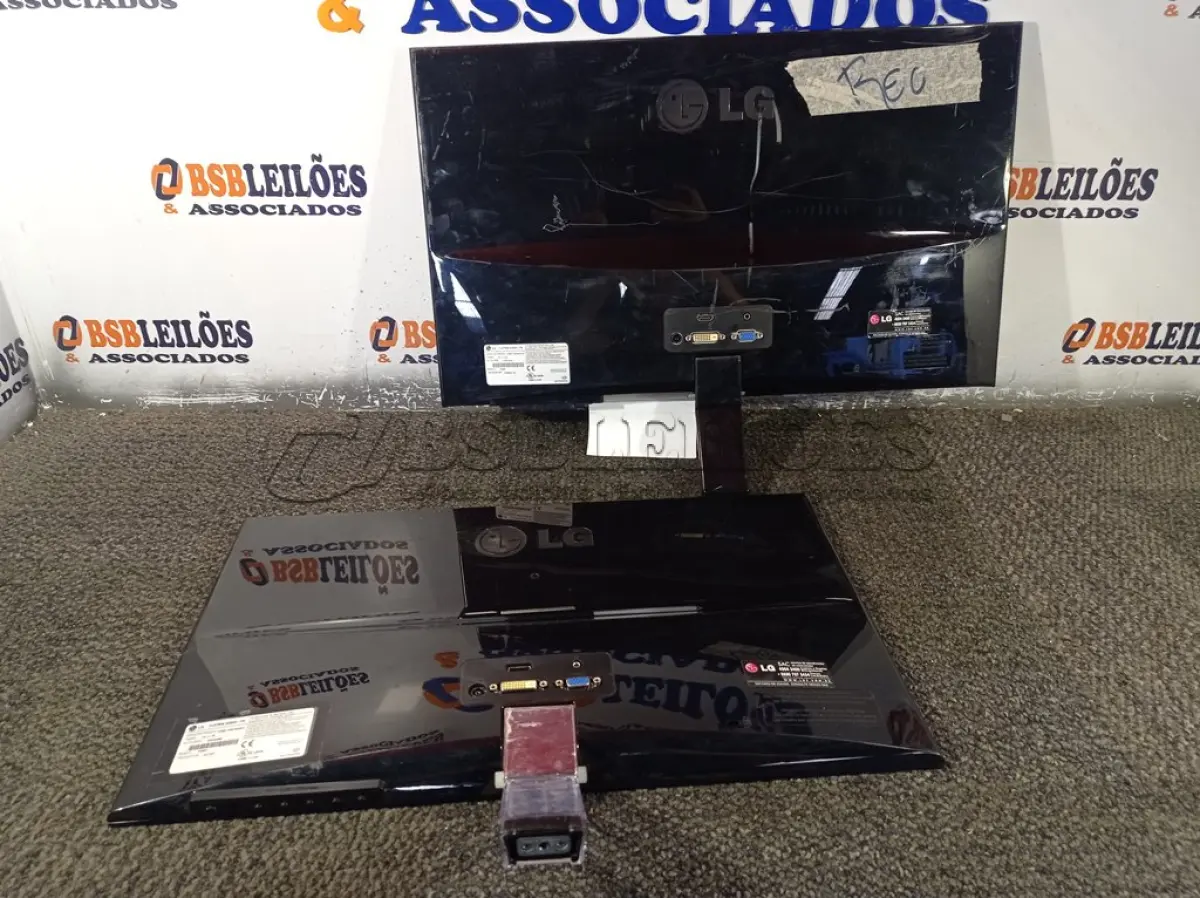 LOTE 103 - 02 MONITORES MARCAS LG MODELOS FLATROM E2360V-PN/E2260V-PN. (NO ESTADO) ATENÇÃO! FAZER A VISITAÇÃO ANTES DE ARREMATAR, NÃO SABEMOS SE FUNCIONA. LEILÃO NÃO TEM GARANTIA E NEM DEVOLUÇÃO, SUJEITO A POSSÍVEIS AVARIAS VISÍVEIS/OCULTAS E/OU AUSÊNCIA DE COMPONENTES.