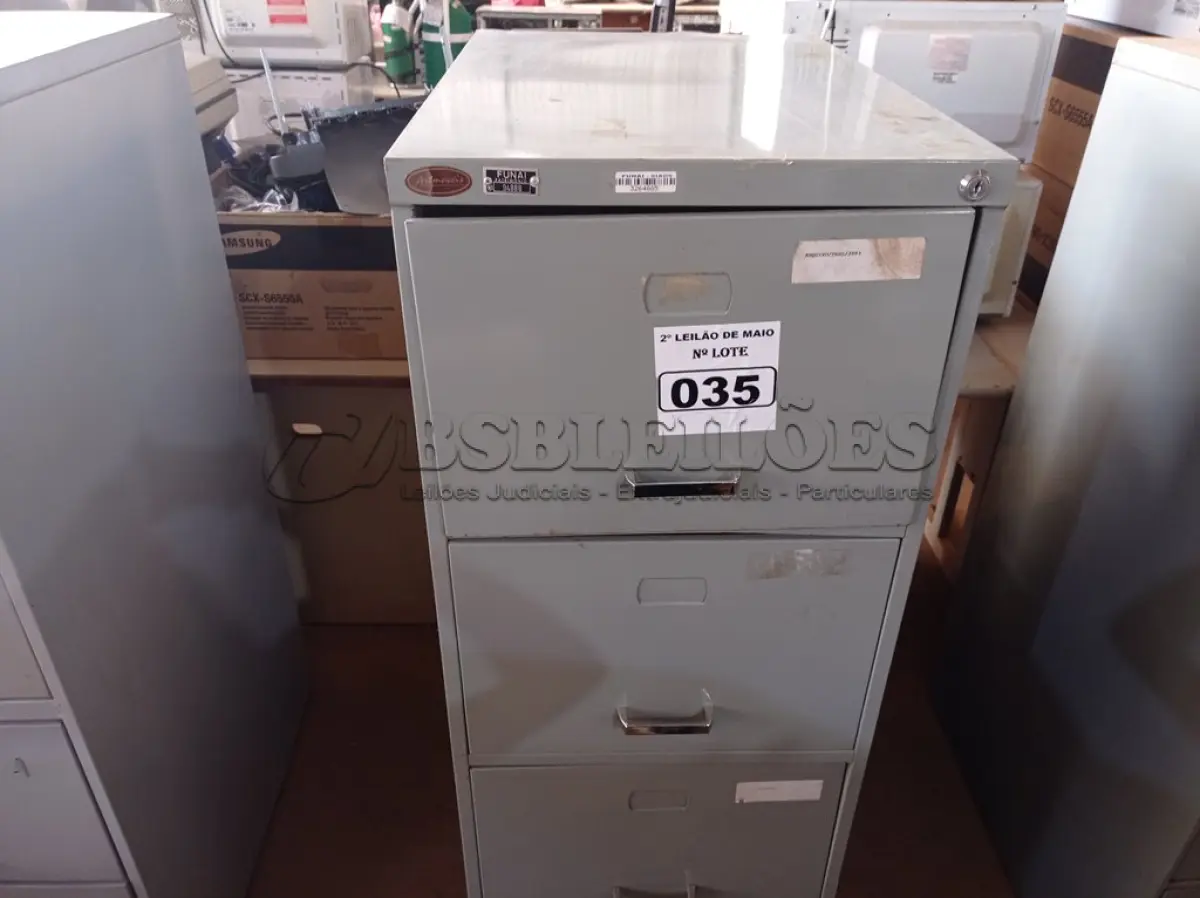 LOTE 035 - 01 ARQUIVO DE AÇO COM 04 GAVETAS. (NO ESTADO) ATENÇÃO! FAZER A VISITAÇÃO ANTES DE ARREMATAR, NÃO SABEMOS SE FUNCIONA. LEILÃO NÃO TEM GARANTIA E NEM DEVOLUÇÃO, SUJEITO A POSSÍVEIS AVARIAS VISÍVEIS/OCULTAS E/OU AUSÊNCIA DE COMPONENTES.