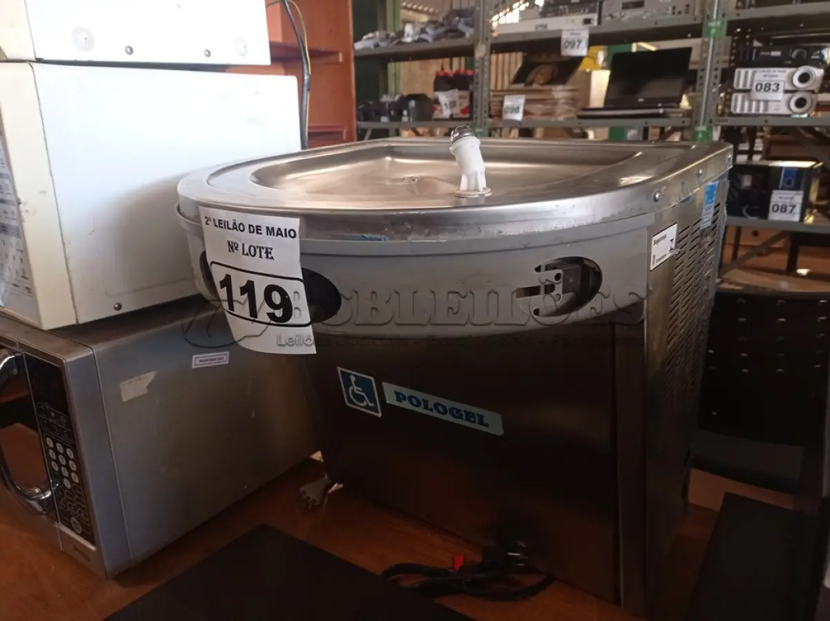 LOTE 119 - 01 BEBEDOURO DE PAREDE EM INOX MARCA POLOGEL 220V. (NO ESTADO) ATENÇÃO! FAZER A VISITAÇÃO ANTES DE ARREMATAR, NÃO SABEMOS SE FUNCIONA. LEILÃO NÃO TEM GARANTIA E NEM DEVOLUÇÃO, SUJEITO A POSSÍVEIS AVARIAS VISÍVEIS/OCULTAS E/OU AUSÊNCIA DE COMPONENTES.