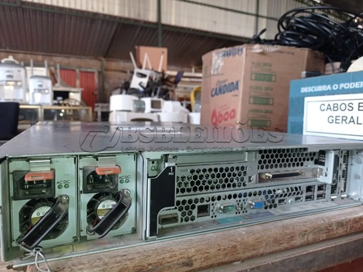 LOTE 374 - 01 SERVIDOR DE GAVETA MARCA IBM. (NO ESTADO) ATENÇÃO! FAZER A VISITAÇÃO ANTES DE ARREMATAR, NÃO SABEMOS SE FUNCIONA. LEILÃO NÃO TEM GARANTIA E NEM DEVOLUÇÃO, SUJEITO A POSSÍVEIS AVARIAS VISÍVEIS/OCULTAS E/OU AUSÊNCIA DE COMPONENTES.