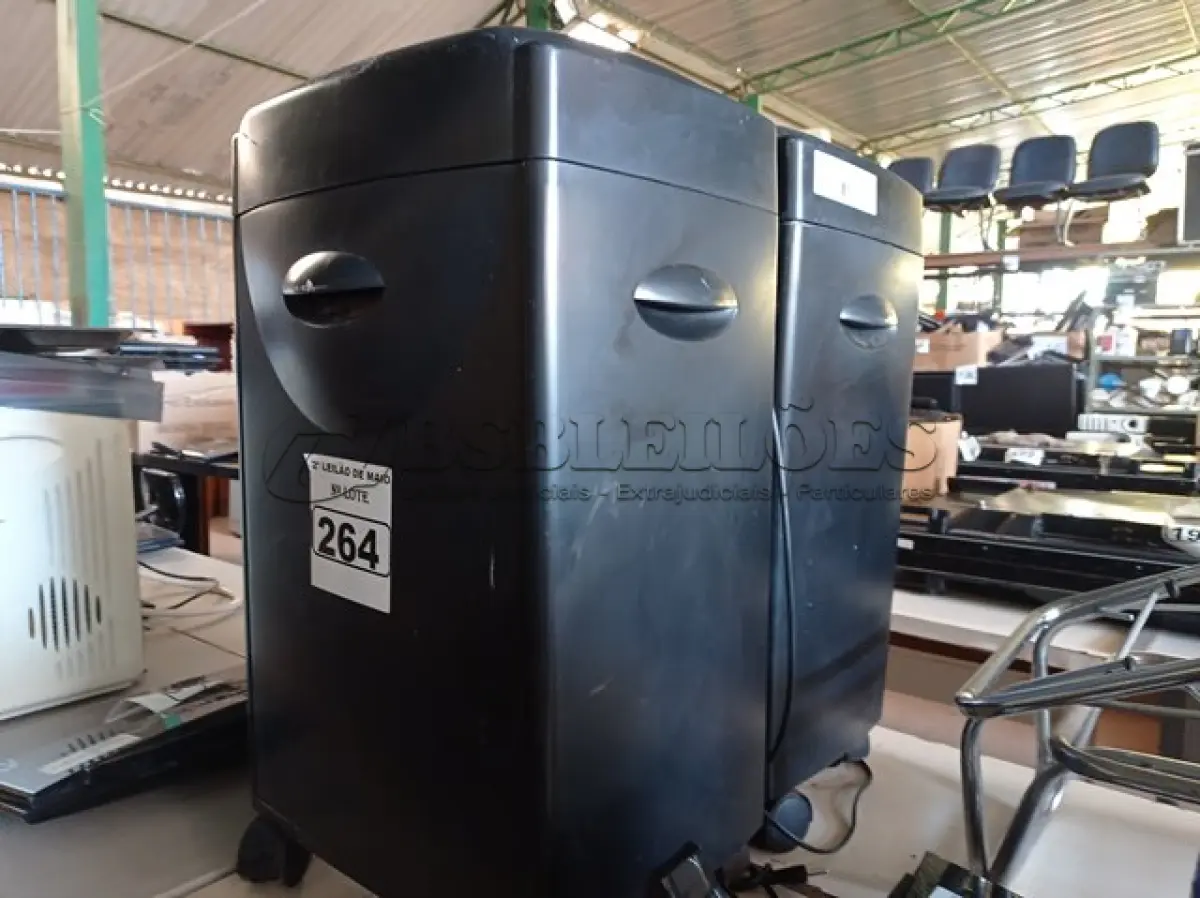 LOTE 264 - 02 FRAGMENTADORAS DE PAPEL. (NO ESTADO) ATENÇÃO! FAZER A VISITAÇÃO ANTES DE ARREMATAR, NÃO SABEMOS SE FUNCIONA. LEILÃO NÃO TEM GARANTIA E NEM DEVOLUÇÃO, SUJEITO A POSSÍVEIS AVARIAS VISÍVEIS/OCULTAS E/OU AUSÊNCIA DE COMPONENTES.
