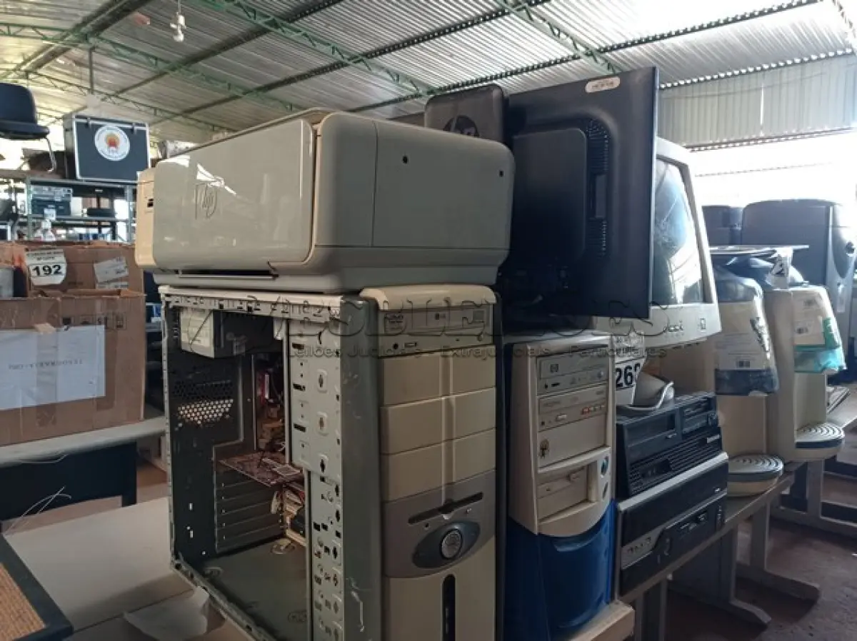 LOTE 268 - 04 CPU’S, 01 IMPRESSORA E 02 MONITORES MARCAS E MODELOS DIVERSOS. (NO ESTADO) ATENÇÃO! FAZER A VISITAÇÃO ANTES DE ARREMATAR, NÃO SABEMOS SE FUNCIONA. LEILÃO NÃO TEM GARANTIA E NEM DEVOLUÇÃO, SUJEITO A POSSÍVEIS AVARIAS VISÍVEIS/OCULTAS E/OU AUSÊNCIA DE COMPONENTES.