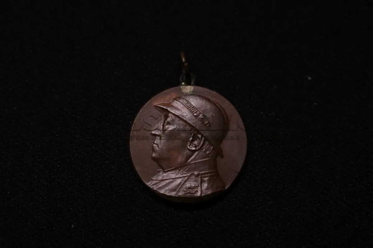 LOTE 042 - LOTE 42 – MEDALHAS DA REVOLUÇÃO DE 1932 	MEDALHA	OBSERVAÇÕES 1.		Medalhão – Soldados do General Waldomiro Lima. 1932. Gravador: José Peón.	Prateada 2.		Medalhão – Soldados do General Waldomiro Lima. 1932. Gravador: José Peón.	Prateada 3.		Medalhão – Soldados do General Waldomiro Lima. 1932. Gravador: José Peón.	Bronze 4.		Medalha Comemorativa da Campanha de 1932. Gravador: José Peón.	Acobreada – envelope da coleção Julio Estrella Moreira