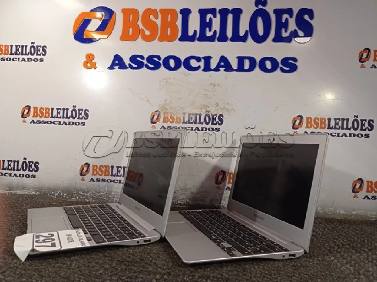 LOTE 297 - 02 CHROMEBOOK SAMSUNG. (NO ESTADO) ATENÇÃO! FAZER A VISITAÇÃO ANTES DE ARREMATAR, NÃO SABEMOS SE FUNCIONA. LEILÃO NÃO TEM GARANTIA E NEM DEVOLUÇÃO, SUJEITO A POSSÍVEIS AVARIAS VISÍVEIS/OCULTAS E/OU AUSÊNCIA DE COMPONENTES.