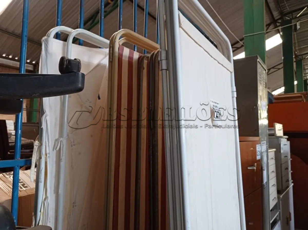 LOTE 276 - 04 BIOMBOS. (NO ESTADO) ATENÇÃO! FAZER A VISITAÇÃO ANTES DE ARREMATAR, NÃO SABEMOS SE FUNCIONA. LEILÃO NÃO TEM GARANTIA E NEM DEVOLUÇÃO, SUJEITO A POSSÍVEIS AVARIAS VISÍVEIS/OCULTAS E/OU AUSÊNCIA DE COMPONENTES.