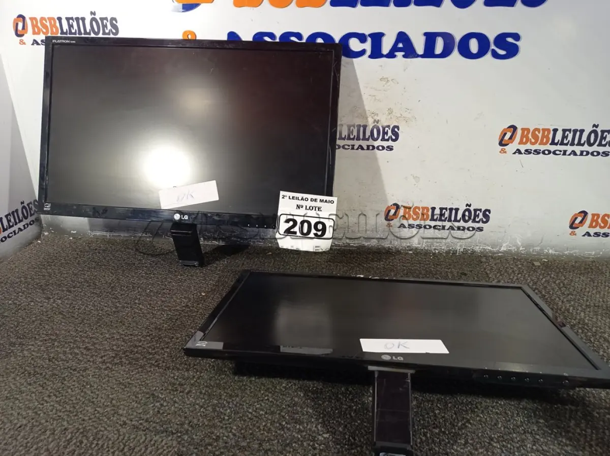 LOTE 209 - 02 MONITORES MARCAS LG MODELOS FLATROM E2360V-PN/E2260V-PN. (NO ESTADO) ATENÇÃO! FAZER A VISITAÇÃO ANTES DE ARREMATAR, NÃO SABEMOS SE FUNCIONA. LEILÃO NÃO TEM GARANTIA E NEM DEVOLUÇÃO, SUJEITO A POSSÍVEIS AVARIAS VISÍVEIS/OCULTAS E/OU AUSÊNCIA DE COMPONENTES.