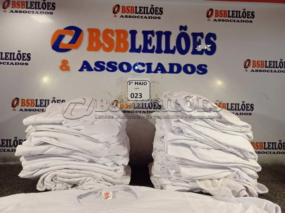 LOTE 023 - 01 LOTE COM APROXIMADAMENTE 40 CAMISETAS BRANCAS TAMANHO G. (NO ESTADO) ATENÇÃO! FAZER A VISITAÇÃO ANTES DE ARREMATAR, NÃO SABEMOS SE FUNCIONA. LEILÃO NÃO TEM GARANTIA E NEM DEVOLUÇÃO, SUJEITO A POSSÍVEIS AVARIAS VISÍVEIS/OCULTAS E/OU AUSÊNCIA DE COMPONENTES.