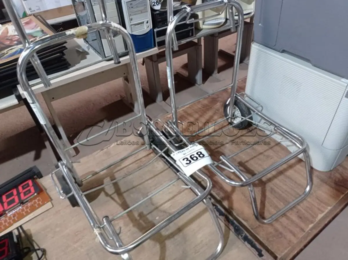 LOTE 368 - 02 CARRINHOS PARA TRANSPORTE DE CARGAS. (NO ESTADO) ATENÇÃO! FAZER A VISITAÇÃO ANTES DE ARREMATAR, NÃO SABEMOS SE FUNCIONA. LEILÃO NÃO TEM GARANTIA E NEM DEVOLUÇÃO, SUJEITO A POSSÍVEIS AVARIAS VISÍVEIS/OCULTAS E/OU AUSÊNCIA DE COMPONENTES.