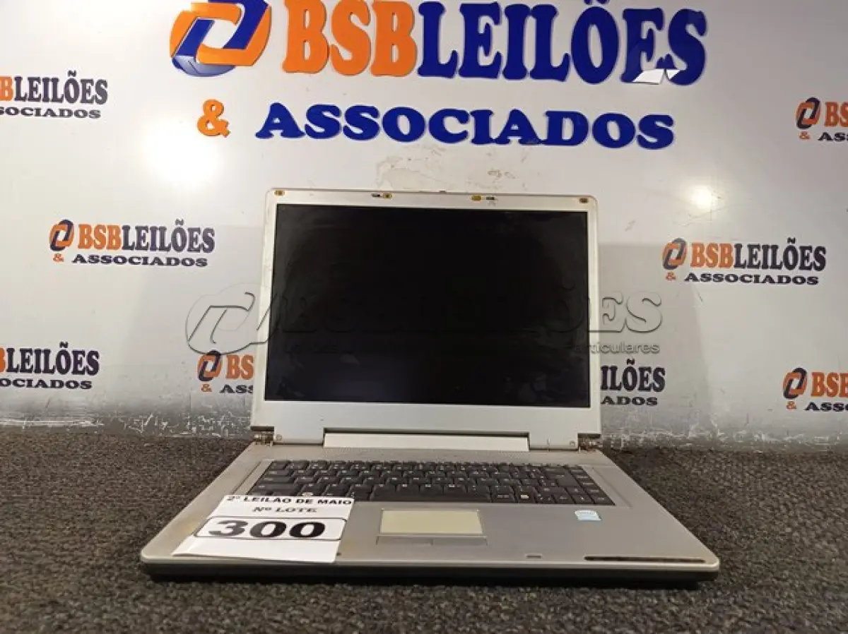 LOTE 300 - 01 NOTEBOOK MARCA ITAUTEC MODELO INFOWAY NOTE W7630. (NO ESTADO) ATENÇÃO! FAZER A VISITAÇÃO ANTES DE ARREMATAR, NÃO SABEMOS SE FUNCIONA. LEILÃO NÃO TEM GARANTIA E NEM DEVOLUÇÃO, SUJEITO A POSSÍVEIS AVARIAS VISÍVEIS/OCULTAS E/OU AUSÊNCIA DE COMPONENTES.