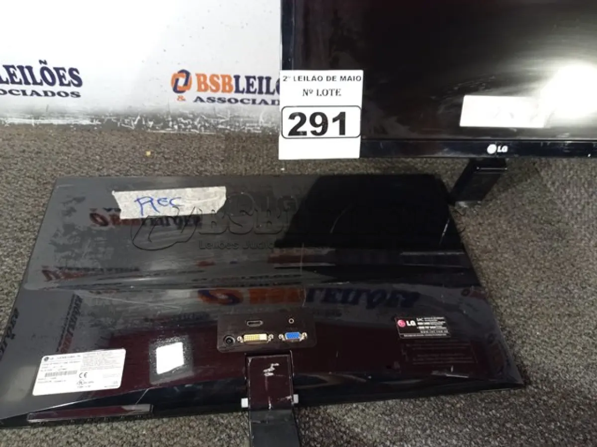 LOTE 291 - 02 MONITORES LG FLATROM E2360V-PN. (NO ESTADO) ATENÇÃO! FAZER A VISITAÇÃO ANTES DE ARREMATAR, NÃO SABEMOS SE FUNCIONA. LEILÃO NÃO TEM GARANTIA E NEM DEVOLUÇÃO, SUJEITO A POSSÍVEIS AVARIAS VISÍVEIS/OCULTAS E/OU AUSÊNCIA DE COMPONENTES.