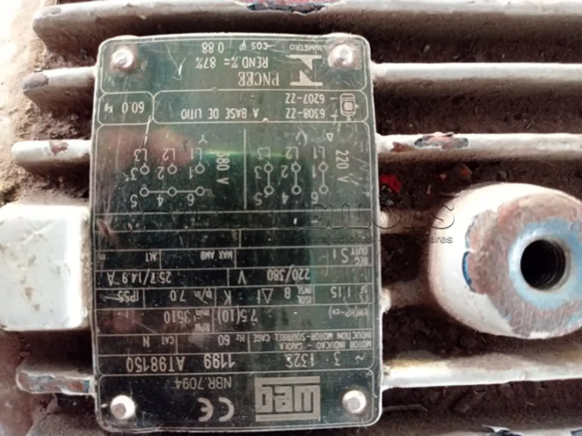 LOTE 332 - 01 MOTOR DE INDUÇÃO-GAIOLA MARCA WEG, 7,5CV, 3510RPM 220/380V. (NO ESTADO) ATENÇÃO! FAZER A VISITAÇÃO ANTES DE ARREMATAR, NÃO SABEMOS SE FUNCIONA. LEILÃO NÃO TEM GARANTIA E NEM DEVOLUÇÃO, SUJEITO A POSSÍVEIS AVARIAS VISÍVEIS/OCULTAS E/OU AUSÊNCIA DE COMPONENTES.
