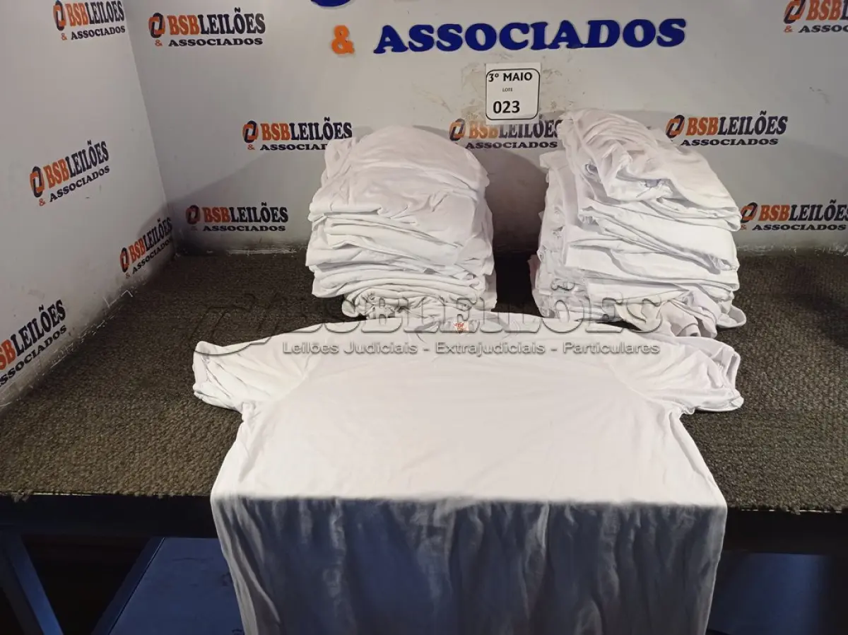 LOTE 023 - 01 LOTE COM APROXIMADAMENTE 40 CAMISETAS BRANCAS TAMANHO G. (NO ESTADO) ATENÇÃO! FAZER A VISITAÇÃO ANTES DE ARREMATAR, NÃO SABEMOS SE FUNCIONA. LEILÃO NÃO TEM GARANTIA E NEM DEVOLUÇÃO, SUJEITO A POSSÍVEIS AVARIAS VISÍVEIS/OCULTAS E/OU AUSÊNCIA DE COMPONENTES.