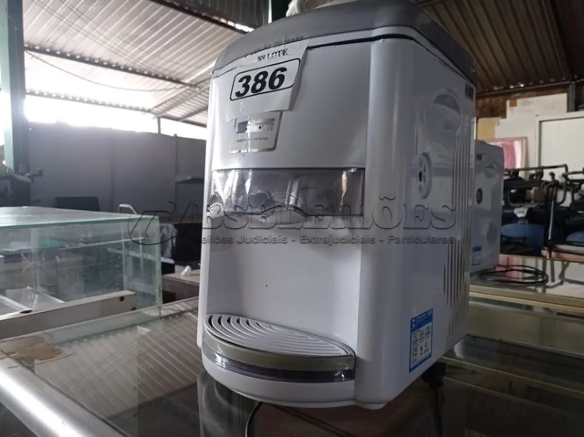 LOTE 386 - 01 BEBEDOURO PARA GARRAFÃO “ELETRÔNICO “MARCA LATINA 220V. (NO ESTADO) ATENÇÃO! FAZER A VISITAÇÃO ANTES DE ARREMATAR, NÃO SABEMOS SE FUNCIONA. LEILÃO NÃO TEM GARANTIA E NEM DEVOLUÇÃO, SUJEITO A POSSÍVEIS AVARIAS VISÍVEIS/OCULTAS E/OU AUSÊNCIA DE COMPONENTES.