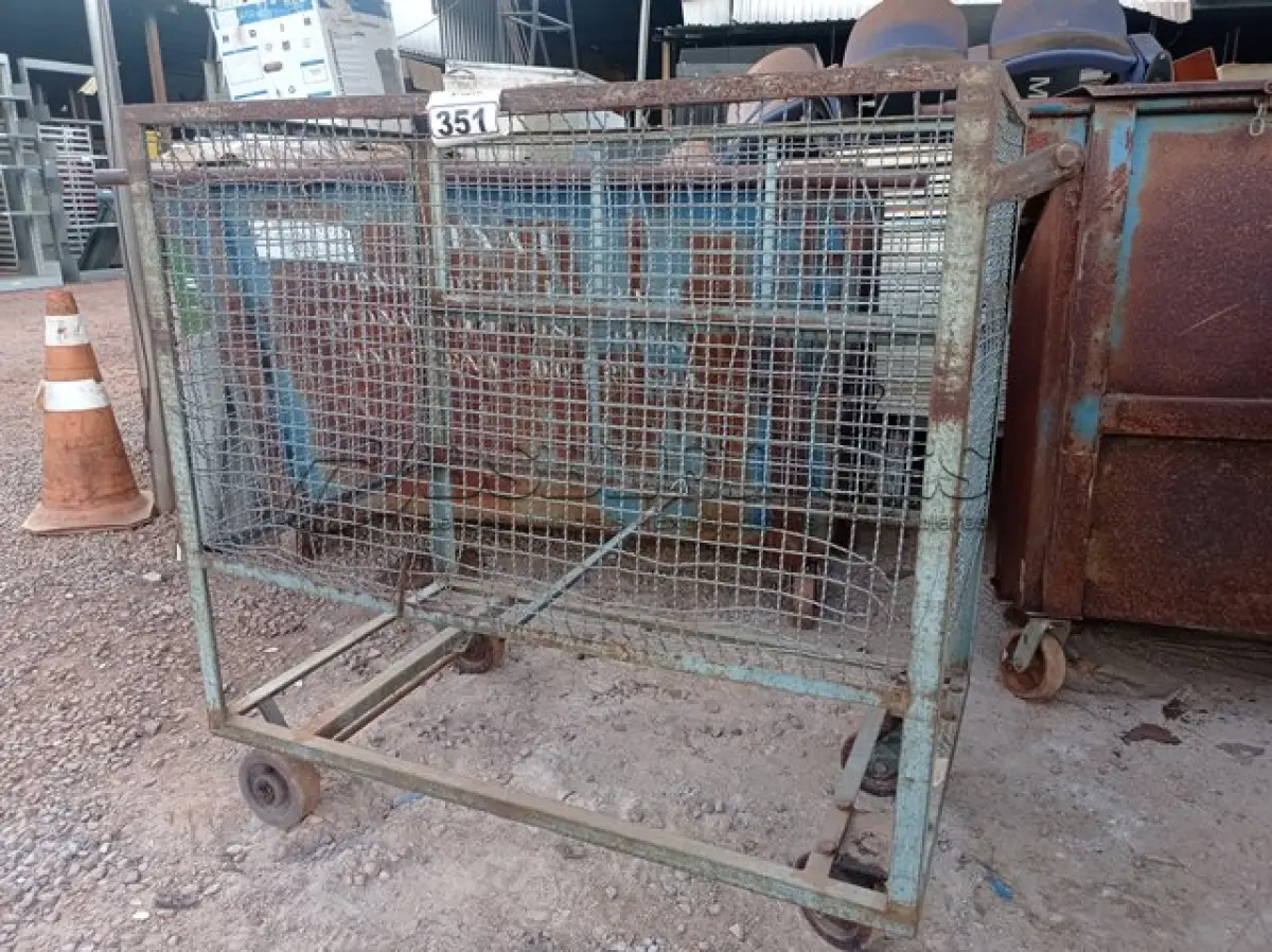 LOTE 351 - 01 CARRINHO PARA TRANSPORTE DE CARGAS. (NO ESTADO) ATENÇÃO! FAZER A VISITAÇÃO ANTES DE ARREMATAR, NÃO SABEMOS SE FUNCIONA. LEILÃO NÃO TEM GARANTIA E NEM DEVOLUÇÃO, SUJEITO A POSSÍVEIS AVARIAS VISÍVEIS/OCULTAS E/OU AUSÊNCIA DE COMPONENTES.