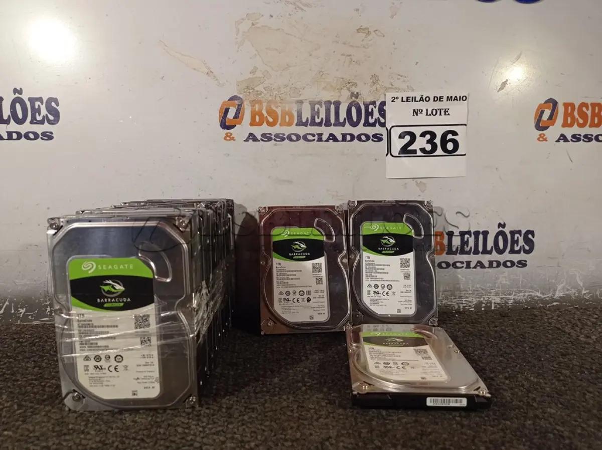 LOTE 236 - 13 HARD DISC MARCAS E MODELOS DIVERSOS. (NO ESTADO) ATENÇÃO! FAZER A VISITAÇÃO ANTES DE ARREMATAR, NÃO SABEMOS SE FUNCIONA. LEILÃO NÃO TEM GARANTIA E NEM DEVOLUÇÃO, SUJEITO A POSSÍVEIS AVARIAS VISÍVEIS/OCULTAS E/OU AUSÊNCIA DE COMPONENTES.