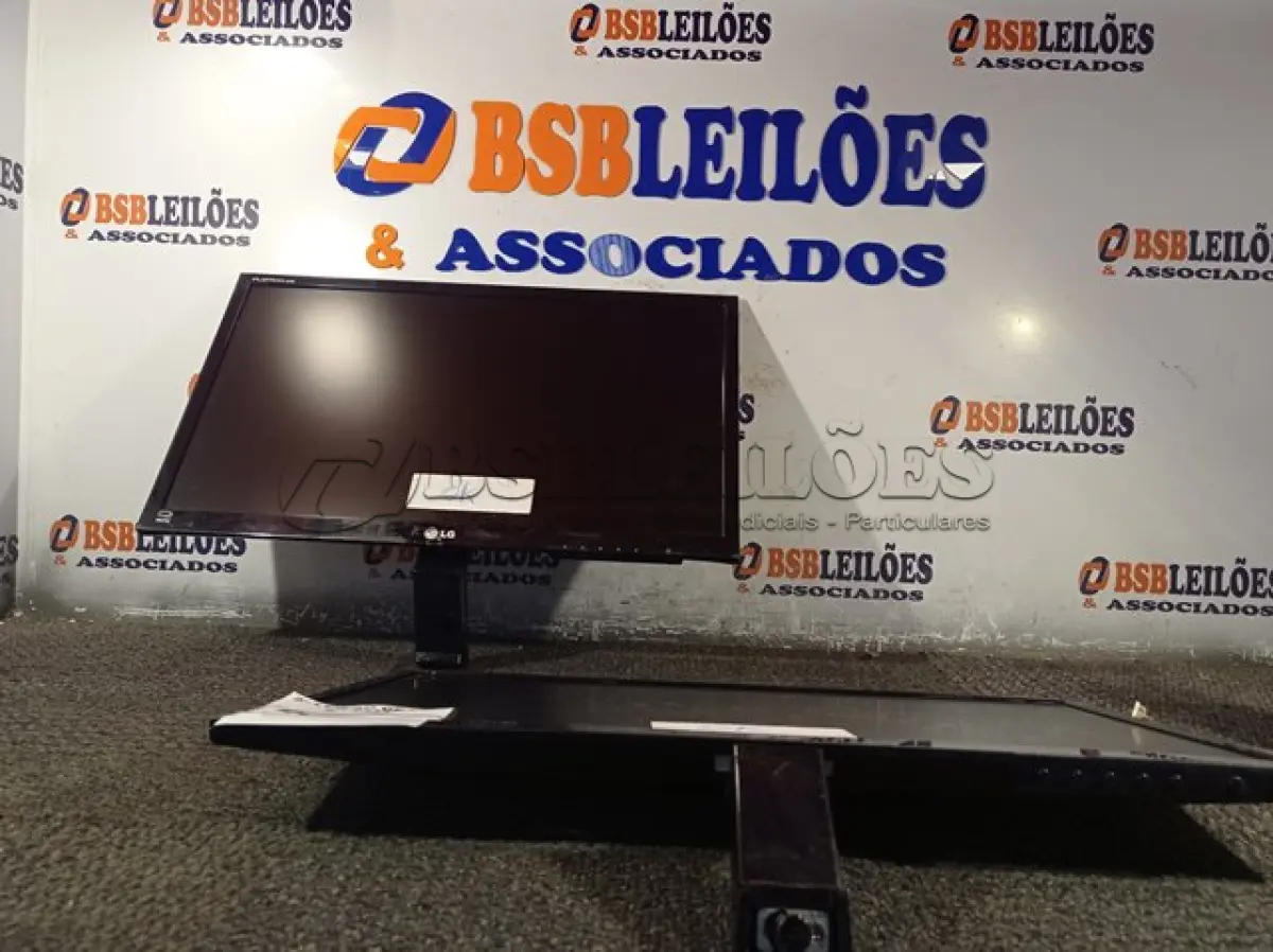 LOTE 312 - 02 MONITORES MARCAS LG MODELOS FLATROM E2360V-PN/E2260V-PN. (NO ESTADO) ATENÇÃO! FAZER A VISITAÇÃO ANTES DE ARREMATAR, NÃO SABEMOS SE FUNCIONA. LEILÃO NÃO TEM GARANTIA E NEM DEVOLUÇÃO, SUJEITO A POSSÍVEIS AVARIAS VISÍVEIS/OCULTAS E/OU AUSÊNCIA DE COMPONENTES.