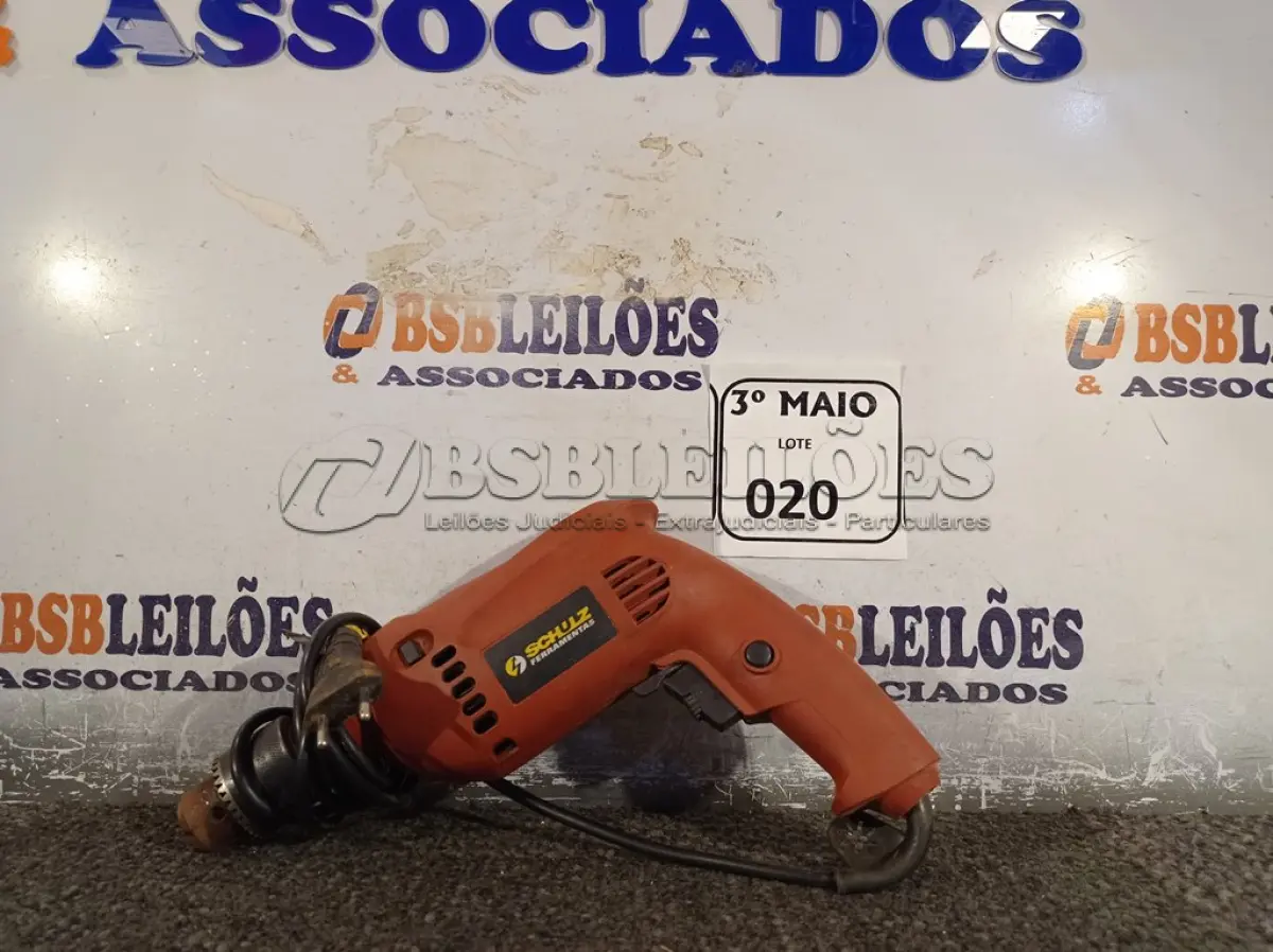 LOTE 020 - 01 PARAFUSADEIRA/FURADEIRA MARCA SCHUZ 220V. (NO ESTADO) ATENÇÃO! FAZER A VISITAÇÃO ANTES DE ARREMATAR, NÃO SABEMOS SE FUNCIONA. LEILÃO NÃO TEM GARANTIA E NEM DEVOLUÇÃO, SUJEITO A POSSÍVEIS AVARIAS VISÍVEIS/OCULTAS E/OU AUSÊNCIA DE COMPONENTES.