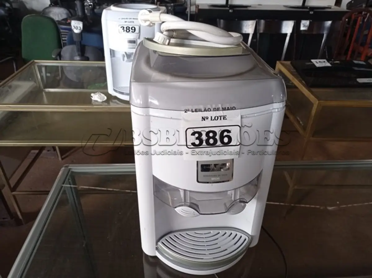 LOTE 386 - 01 BEBEDOURO PARA GARRAFÃO “ELETRÔNICO “MARCA LATINA 220V. (NO ESTADO) ATENÇÃO! FAZER A VISITAÇÃO ANTES DE ARREMATAR, NÃO SABEMOS SE FUNCIONA. LEILÃO NÃO TEM GARANTIA E NEM DEVOLUÇÃO, SUJEITO A POSSÍVEIS AVARIAS VISÍVEIS/OCULTAS E/OU AUSÊNCIA DE COMPONENTES.
