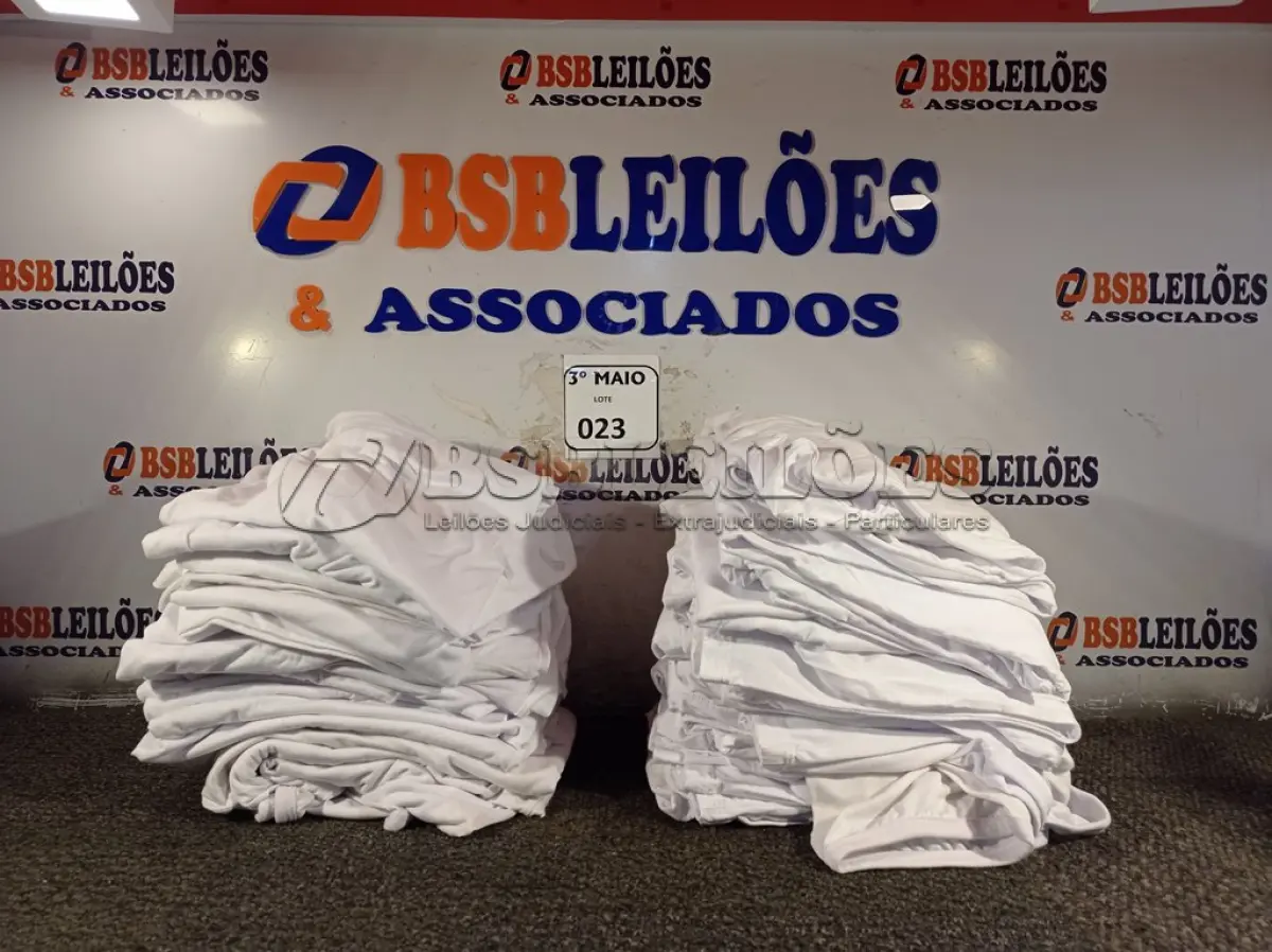 LOTE 023 - 01 LOTE COM APROXIMADAMENTE 40 CAMISETAS BRANCAS TAMANHO G. (NO ESTADO) ATENÇÃO! FAZER A VISITAÇÃO ANTES DE ARREMATAR, NÃO SABEMOS SE FUNCIONA. LEILÃO NÃO TEM GARANTIA E NEM DEVOLUÇÃO, SUJEITO A POSSÍVEIS AVARIAS VISÍVEIS/OCULTAS E/OU AUSÊNCIA DE COMPONENTES.