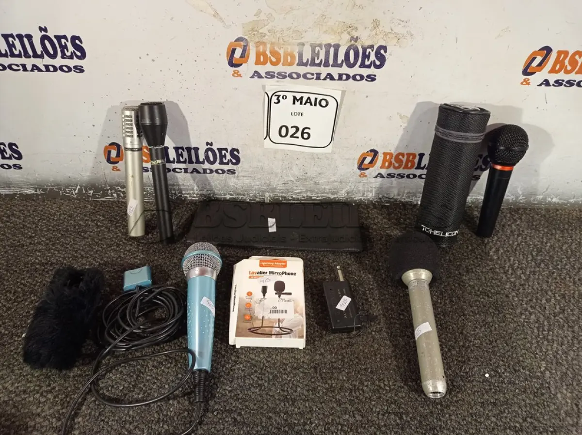 LOTE 026 - 06 MICROFONES SENDO 01 DE LAPELA. (NO ESTADO) ATENÇÃO! FAZER A VISITAÇÃO ANTES DE ARREMATAR, NÃO SABEMOS SE FUNCIONA. LEILÃO NÃO TEM GARANTIA E NEM DEVOLUÇÃO, SUJEITO A POSSÍVEIS AVARIAS VISÍVEIS/OCULTAS E/OU AUSÊNCIA DE COMPONENTES.