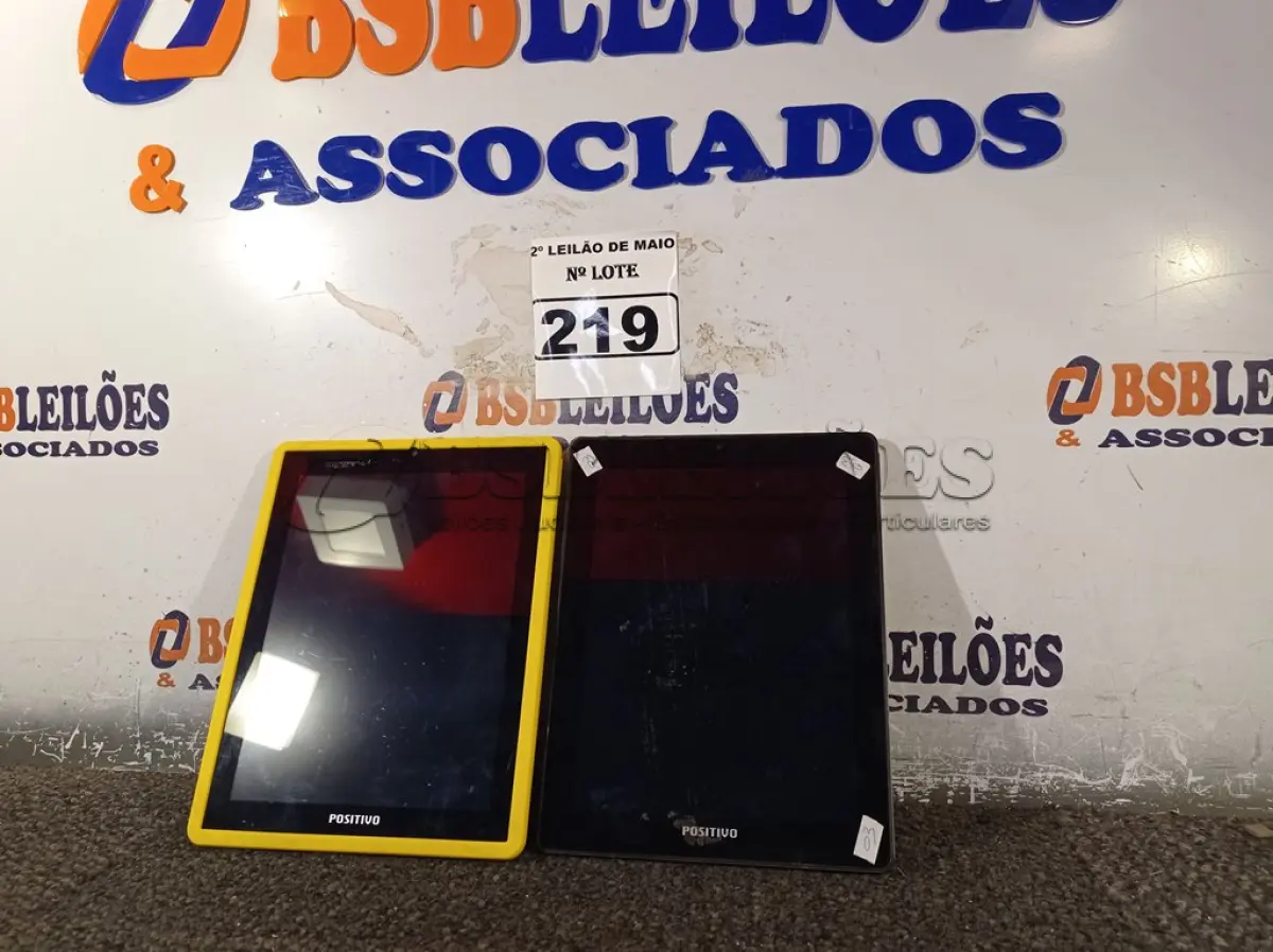 LOTE 219 - 02 TABLET’S MARCAS POSITIVO. (NO ESTADO) ATENÇÃO! FAZER A VISITAÇÃO ANTES DE ARREMATAR, NÃO SABEMOS SE FUNCIONA. LEILÃO NÃO TEM GARANTIA E NEM DEVOLUÇÃO, SUJEITO A POSSÍVEIS AVARIAS VISÍVEIS/OCULTAS E/OU AUSÊNCIA DE COMPONENTES.