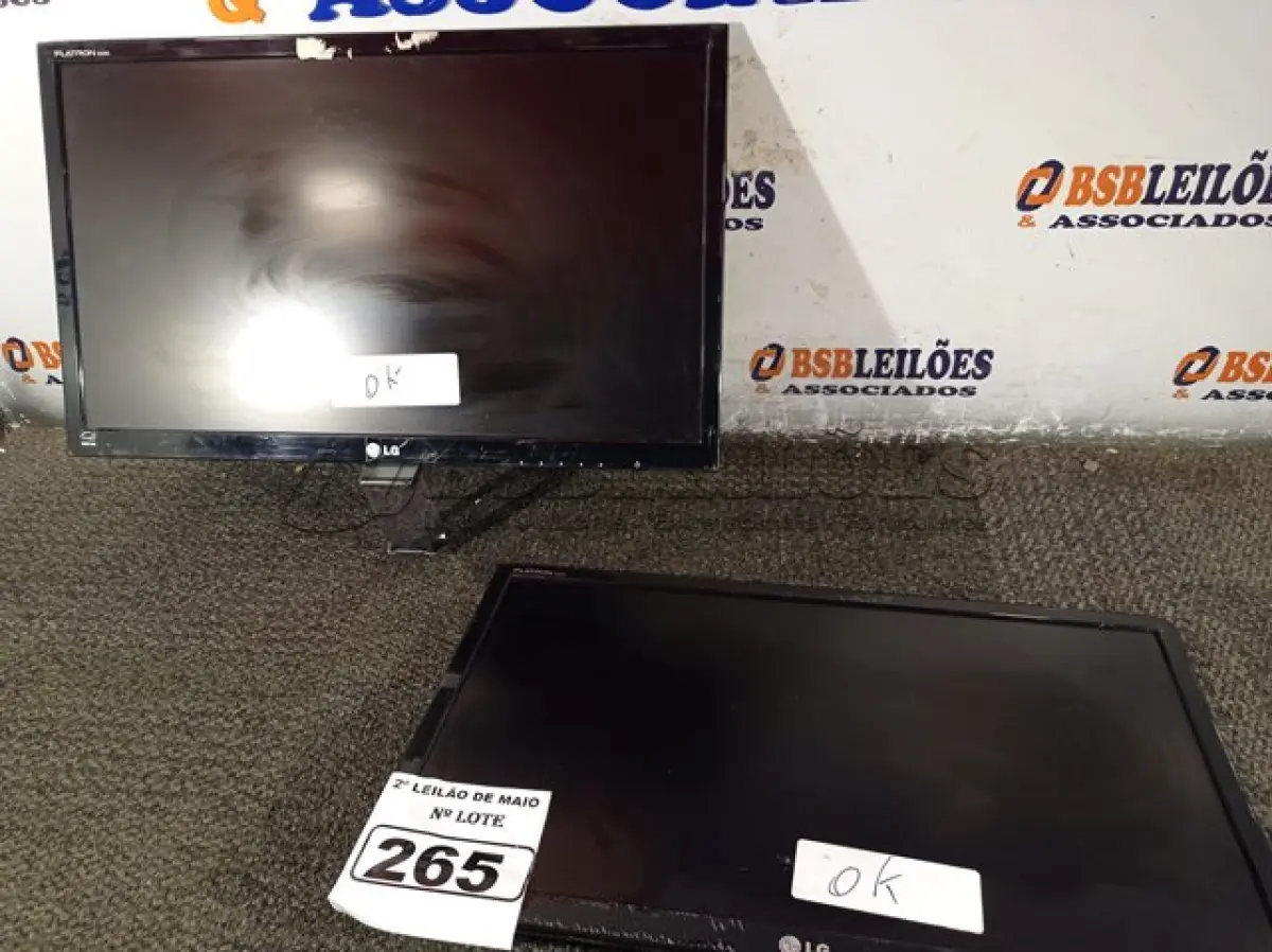 LOTE 265 - 02 MONITORES LG FLATROM E2260V-PN. (NO ESTADO) ATENÇÃO! FAZER A VISITAÇÃO ANTES DE ARREMATAR, NÃO SABEMOS SE FUNCIONA. LEILÃO NÃO TEM GARANTIA E NEM DEVOLUÇÃO, SUJEITO A POSSÍVEIS AVARIAS VISÍVEIS/OCULTAS E/OU AUSÊNCIA DE COMPONENTES.