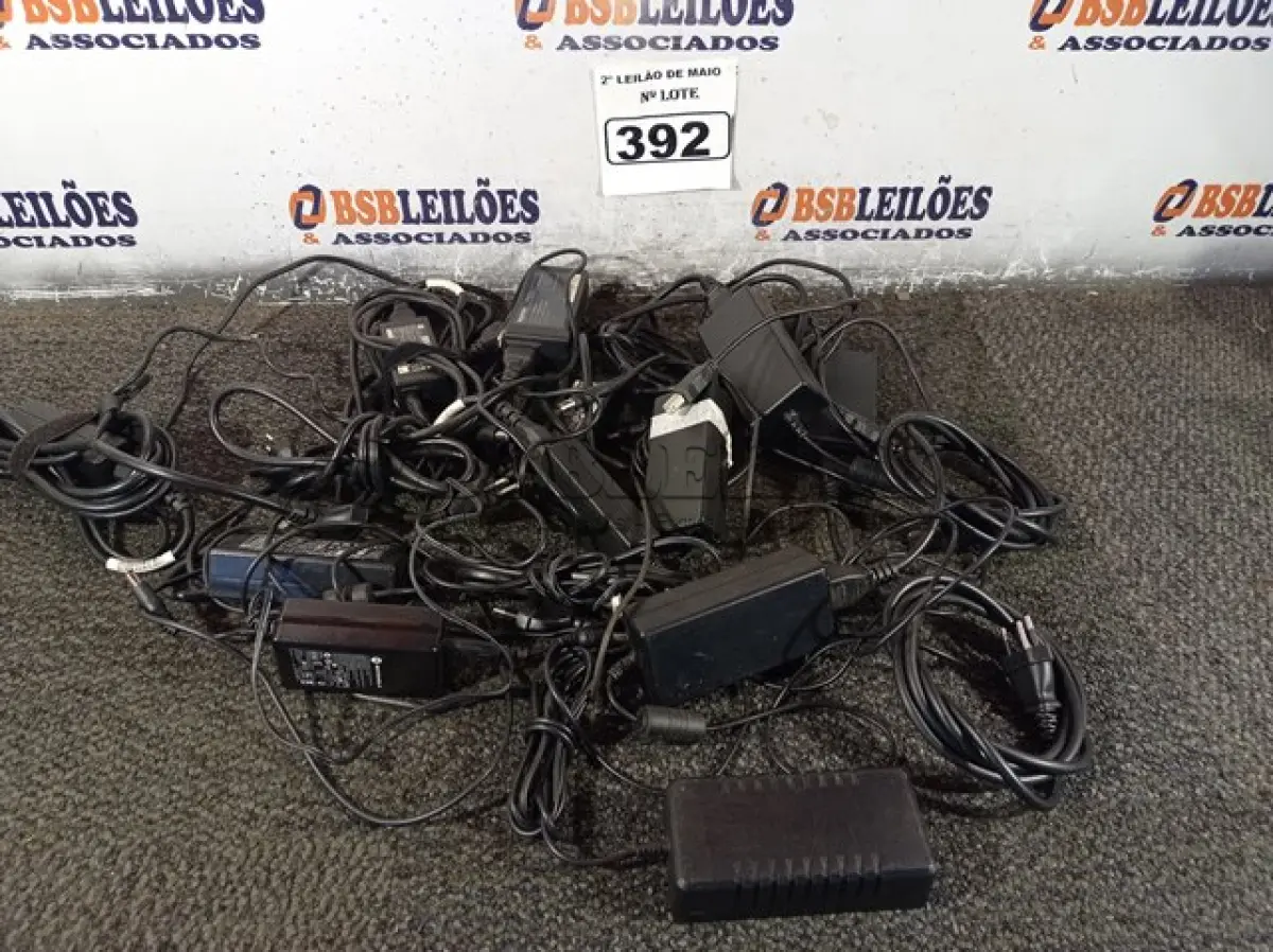 LOTE 392 - 01 LOTE COM VÁRIAS FONTES PARA NOTEBOOK MARCAS E MODELOS DIVERSOS. (NO ESTADO) ATENÇÃO! FAZER A VISITAÇÃO ANTES DE ARREMATAR, NÃO SABEMOS SE FUNCIONA. LEILÃO NÃO TEM GARANTIA E NEM DEVOLUÇÃO, SUJEITO A POSSÍVEIS AVARIAS VISÍVEIS/OCULTAS E/OU AUSÊNCIA DE COMPONENTES.