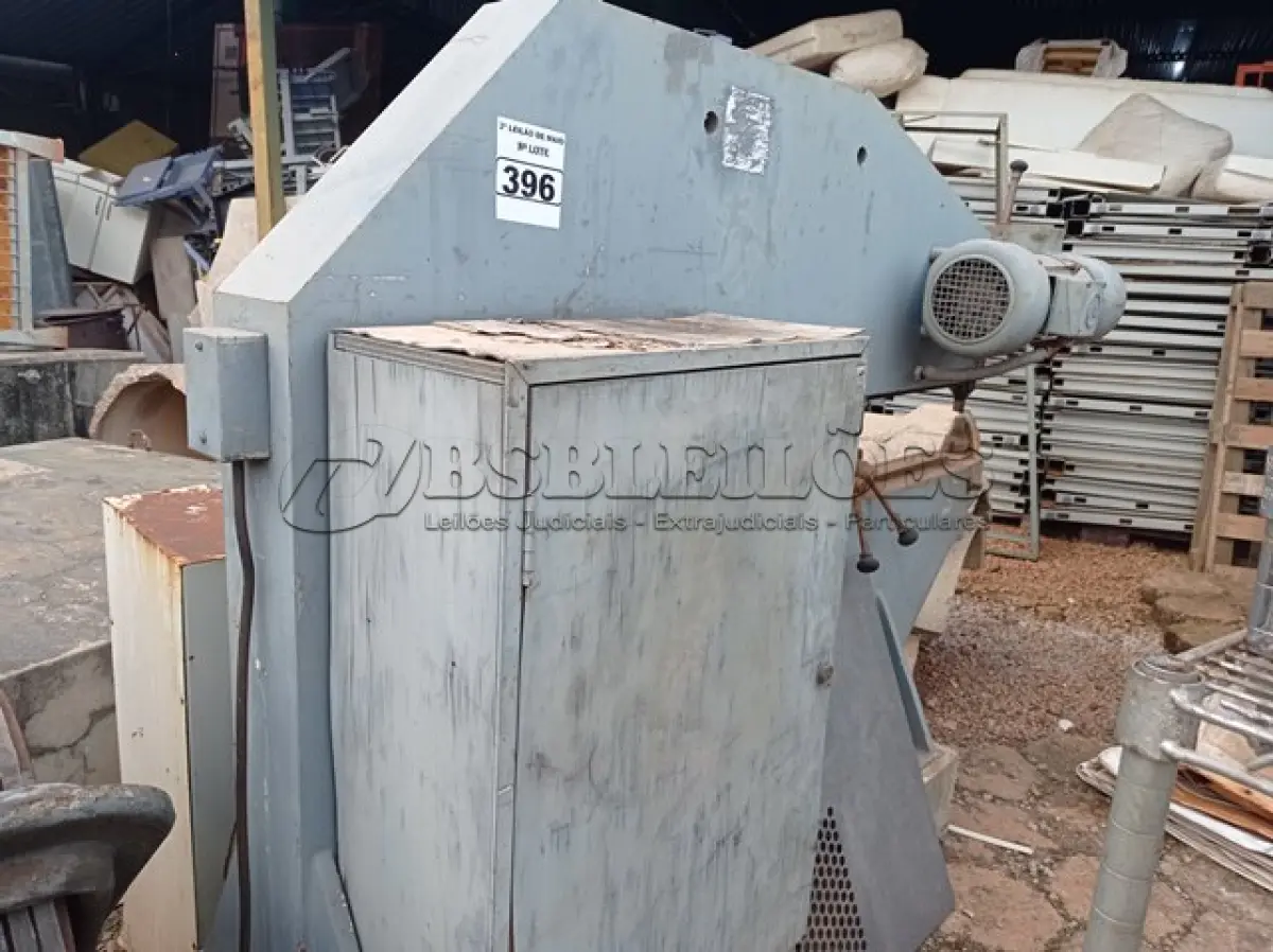 LOTE 396 - 01 TESOURA PUNCIONADEIRA FRANHO COM MOTOR TRIFÁSICO. (NO ESTADO) ATENÇÃO! FAZER A VISITAÇÃO ANTES DE ARREMATAR, NÃO SABEMOS SE FUNCIONA. LEILÃO NÃO TEM GARANTIA E NEM DEVOLUÇÃO, SUJEITO A POSSÍVEIS AVARIAS VISÍVEIS/OCULTAS E/OU AUSÊNCIA DE COMPONENTES.