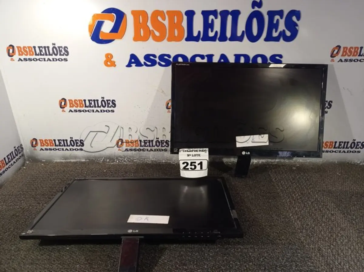 LOTE 251 - 02 MONITORES MARCAS LG MODELOS FLATROM E2360V-PN/E2260V-PN. (NO ESTADO) ATENÇÃO! FAZER A VISITAÇÃO ANTES DE ARREMATAR, NÃO SABEMOS SE FUNCIONA. LEILÃO NÃO TEM GARANTIA E NEM DEVOLUÇÃO, SUJEITO A POSSÍVEIS AVARIAS VISÍVEIS/OCULTAS E/OU AUSÊNCIA DE COMPONENTES.
