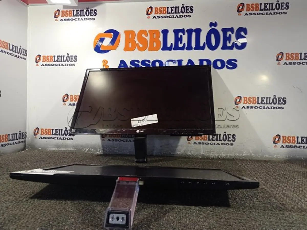 LOTE 333 - 02 MONITORES MARCAS LG MODELOS FLATROM E2360V-PN/E2260V-PN. (NO ESTADO) ATENÇÃO! FAZER A VISITAÇÃO ANTES DE ARREMATAR, NÃO SABEMOS SE FUNCIONA. LEILÃO NÃO TEM GARANTIA E NEM DEVOLUÇÃO, SUJEITO A POSSÍVEIS AVARIAS VISÍVEIS/OCULTAS E/OU AUSÊNCIA DE COMPONENTES.
