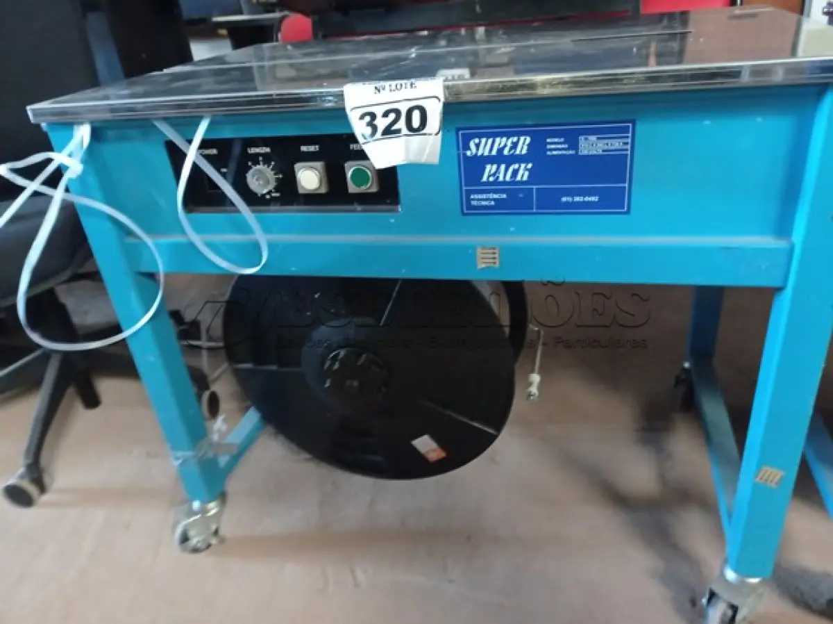 LOTE 320 - 01 CINTADORA DE CAIXAS. (NO ESTADO) ATENÇÃO! FAZER A VISITAÇÃO ANTES DE ARREMATAR, NÃO SABEMOS SE FUNCIONA. LEILÃO NÃO TEM GARANTIA E NEM DEVOLUÇÃO, SUJEITO A POSSÍVEIS AVARIAS VISÍVEIS/OCULTAS E/OU AUSÊNCIA DE COMPONENTES.
