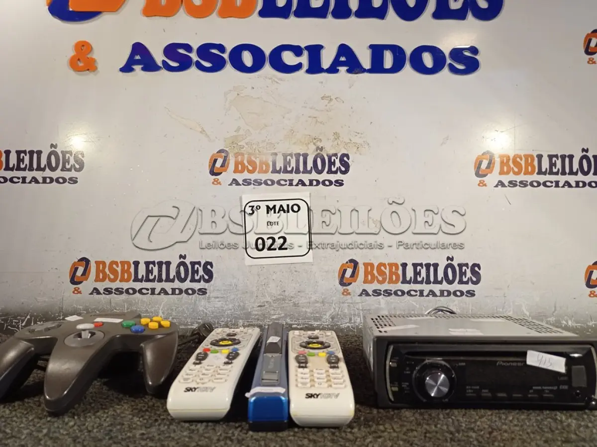 LOTE 022 - 01 SOM AUTOMOTIVO 2 EM 1 MARCA PIONEER, 03 CONTROLES REMOTO E 01 IRISCAN BOOK.  (NO ESTADO) ATENÇÃO! FAZER A VISITAÇÃO ANTES DE ARREMATAR, NÃO SABEMOS SE FUNCIONA. LEILÃO NÃO TEM GARANTIA E NEM DEVOLUÇÃO, SUJEITO A POSSÍVEIS AVARIAS VISÍVEIS/OCULTAS E/OU AUSÊNCIA DE COMPONENTES.